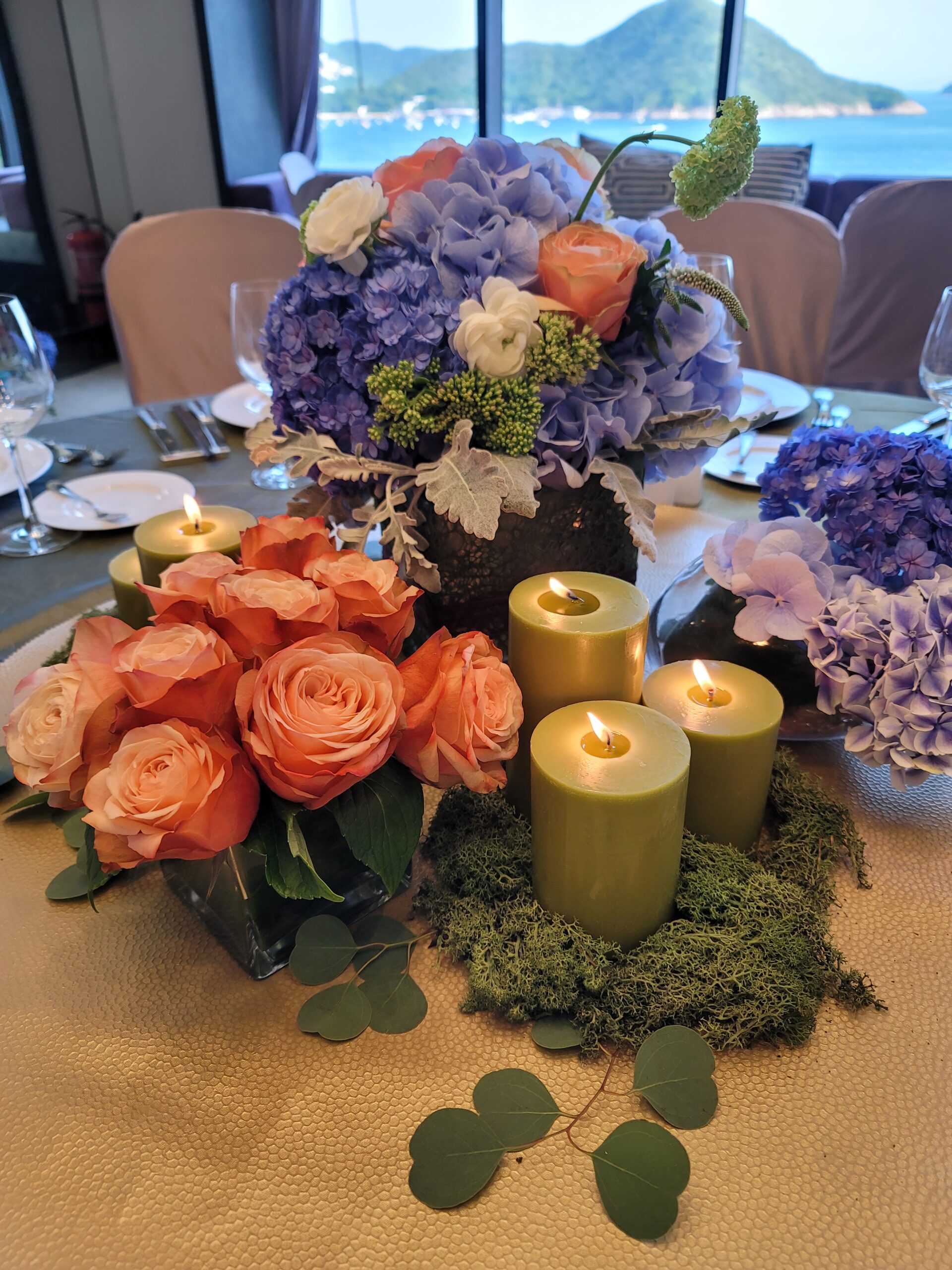 Luxurious flower arrangements united with candles, illustrating the magic number 5 in crafting harmonious table centerpieces.