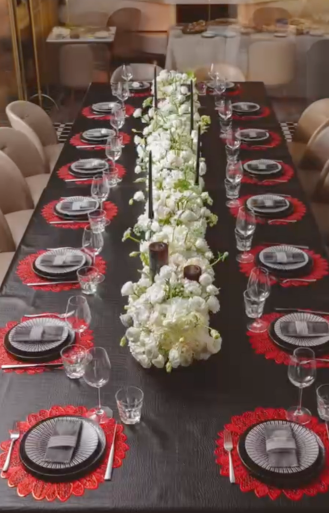 Setting a Table for 16 Guests - ascapeliving.com